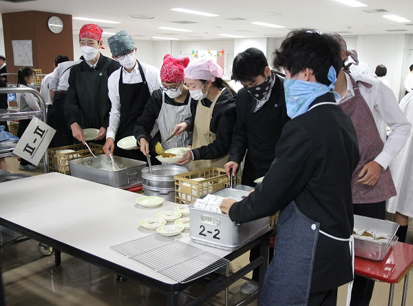 061113 高1交流給食 (12).JPG